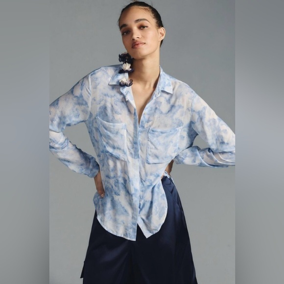 cloth & stone Tops - Cloth & Stone Light Blue Cloudy Button-Down Shirt size M